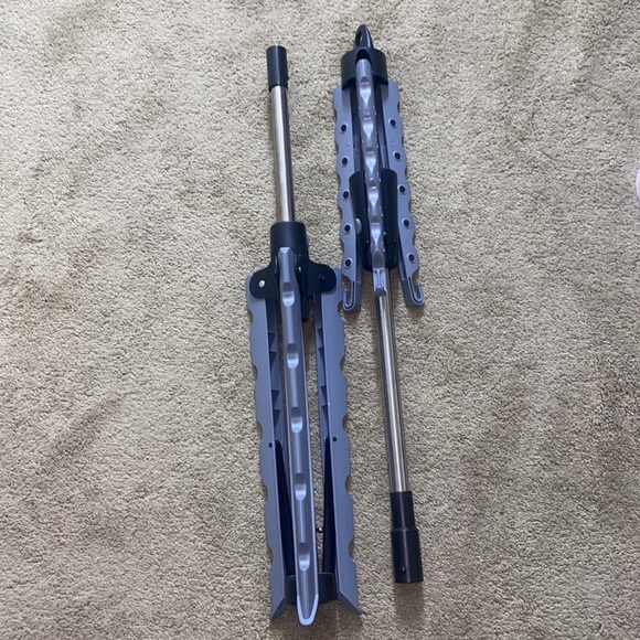 clothes hanger - Picture 2 of 2